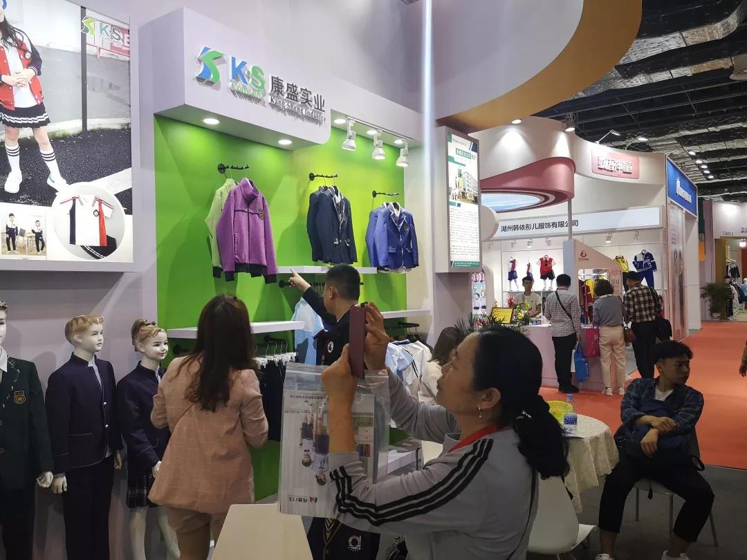 泉州康盛實(shí)業(yè)參加2019上海國(guó)際校服?園服展覽會(huì)取得圓滿成功(圖2)